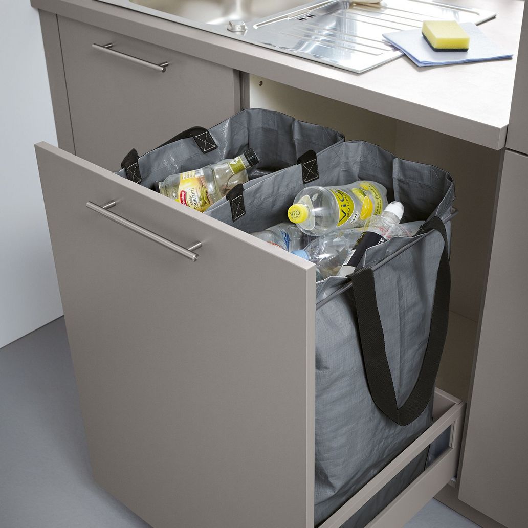 pull-out drawers with recycling bags