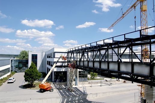 [Translate to Dutch:] Schueller Historie Verbindungsbruecke