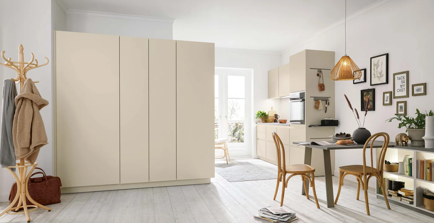 seashell white modern kitchen