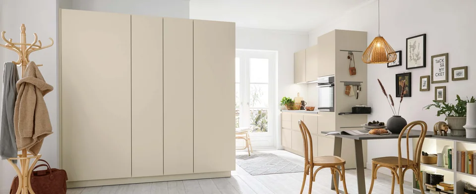 seashell white modern kitchen
