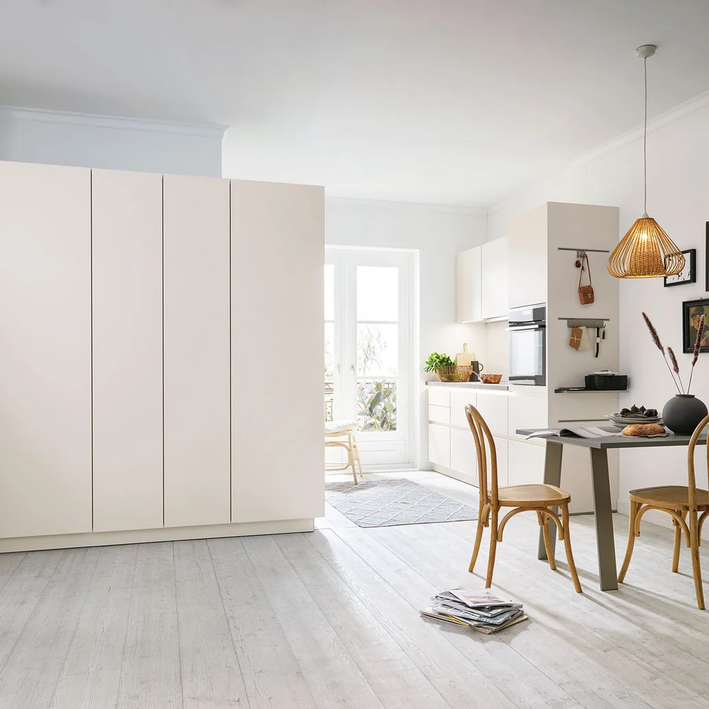 seashell white modern kitchen