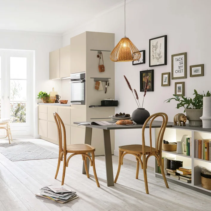seashell white modern kitchen