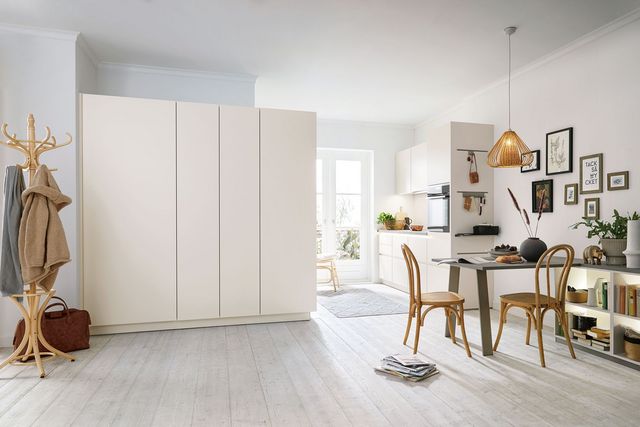 seashell white modern kitchen