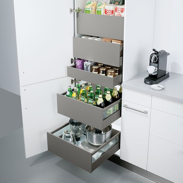 Hochschrank – Hochschrank mit Innenschubkasten und Auszügen