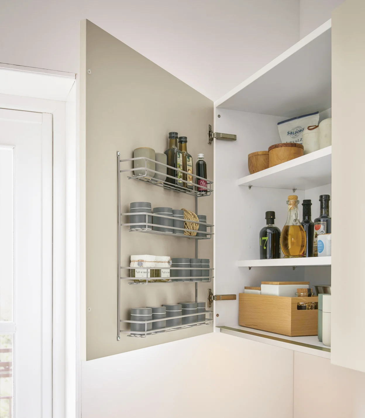 Oberschrank mit Gewürzdoseneinsatz