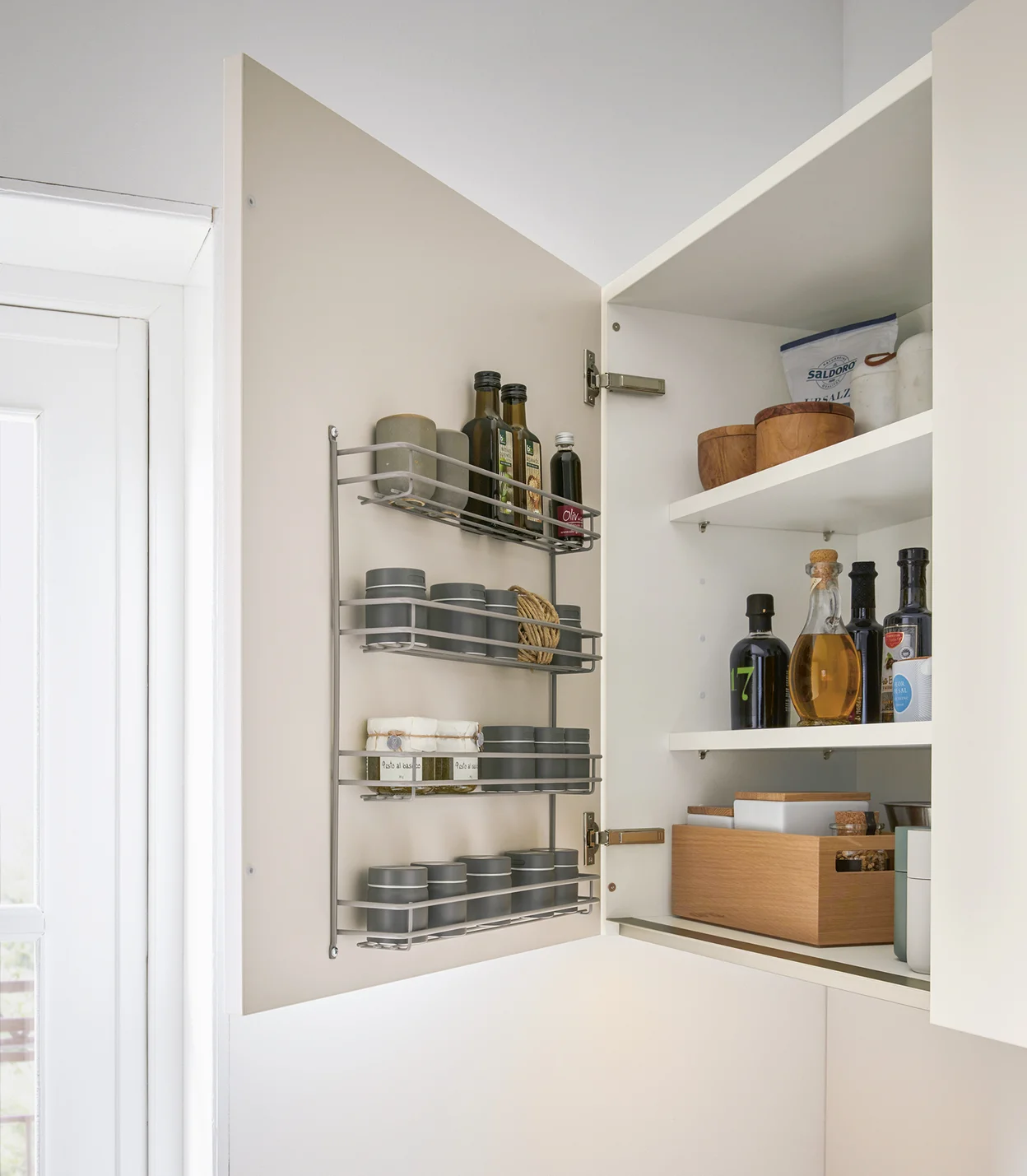 Oberschrank mit Gewürzdoseneinsatz