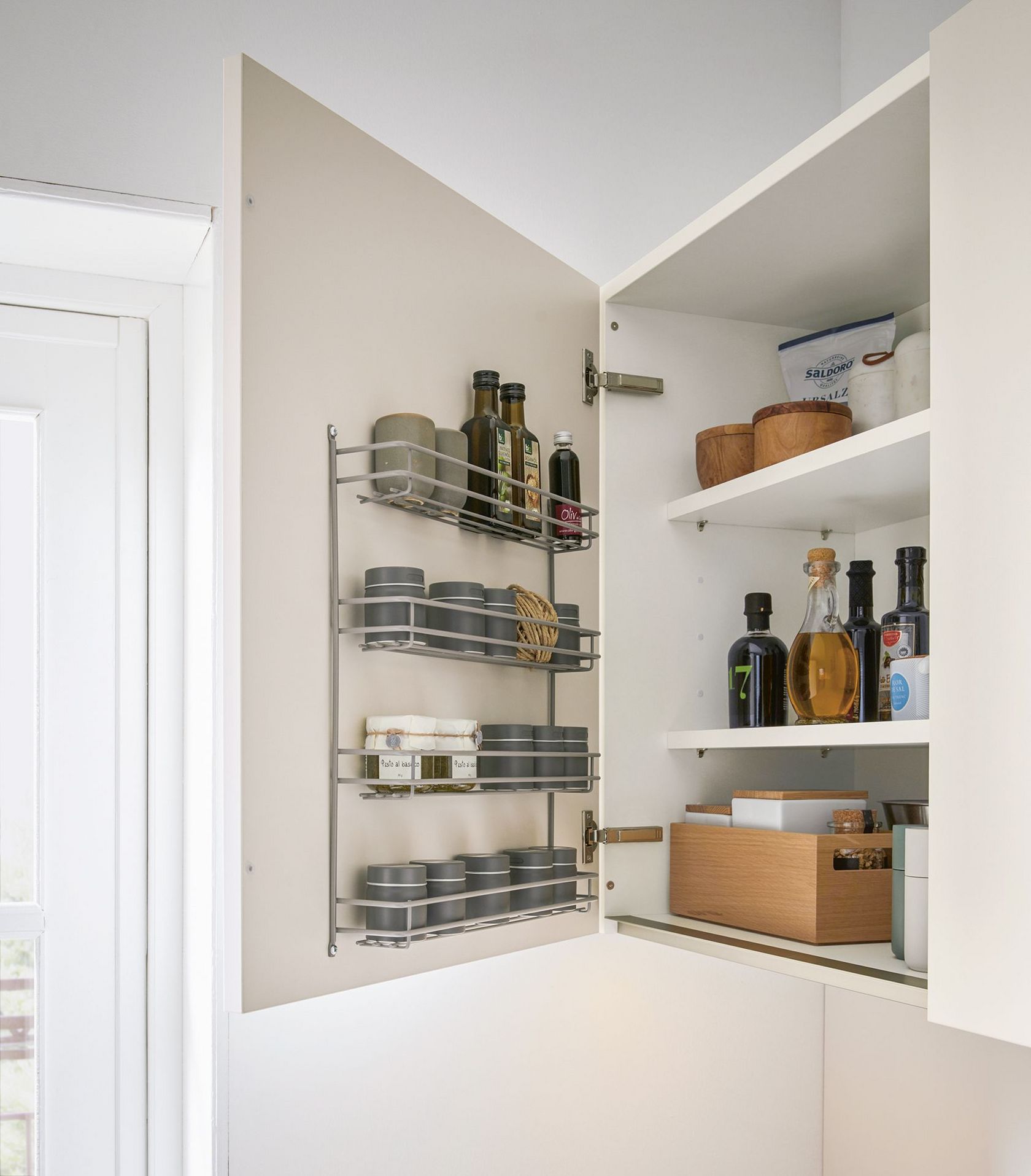 Oberschrank mit Gewürzdoseneinsatz