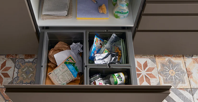 pull-out drawers with waste separation