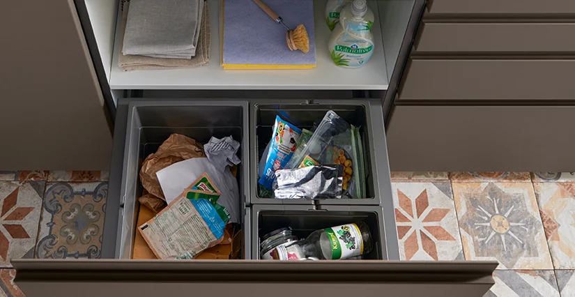 pull-out drawers with waste separation