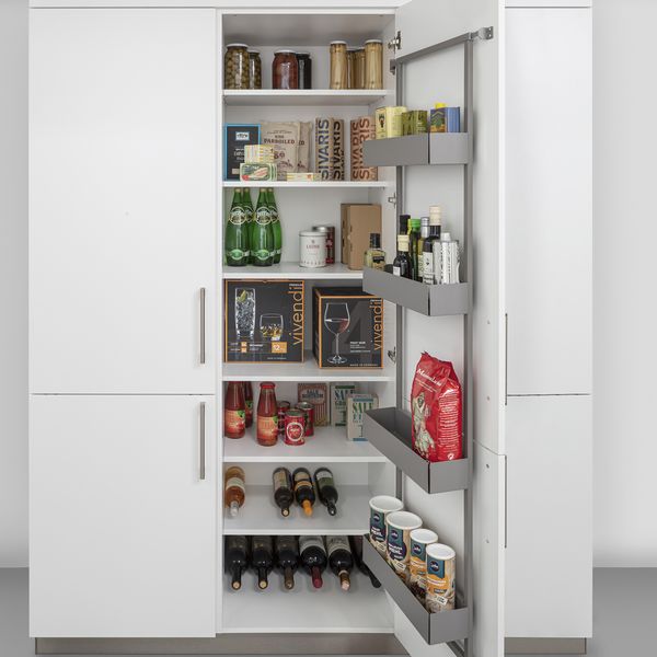 Hochschrank mit Türablage