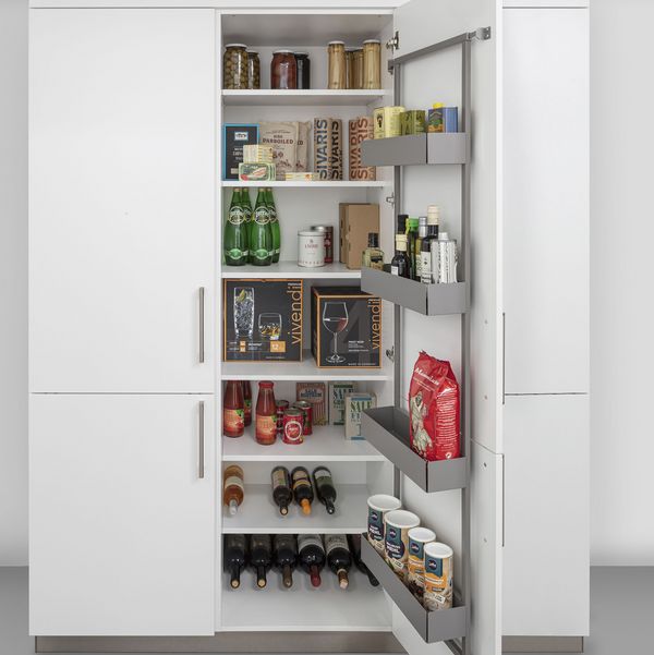 Hochschrank mit Türablage