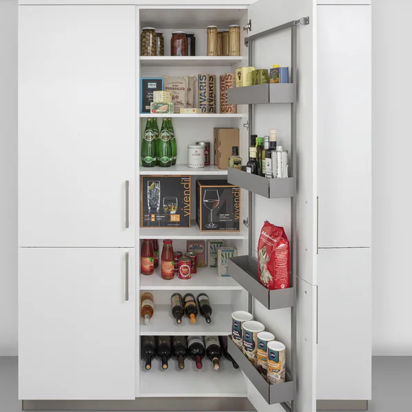 Hochschrank mit Türablage