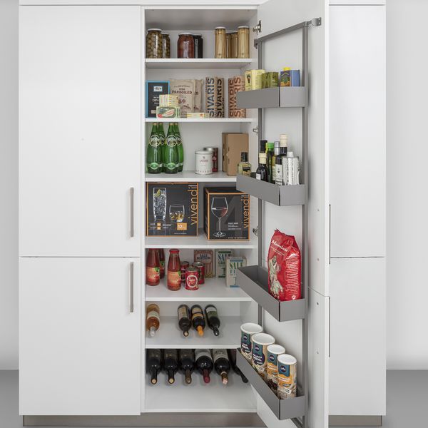 Hochschrank mit Türablage